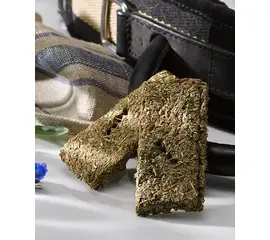 OKAPI Mineral Bricks für Pferde– Mineralfutter-Riegel für die Handfütterung 1kg | Ab Lager Schweiz – imFUTTERSACK.ch